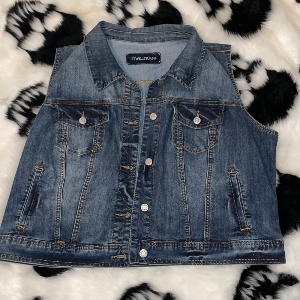 Never been worn Maurice’s Jean vest